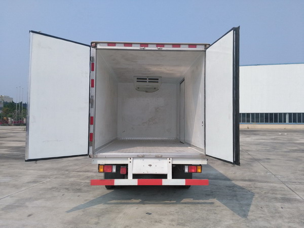 國(guó)六柳汽乘龍L2冷藏車(chē)