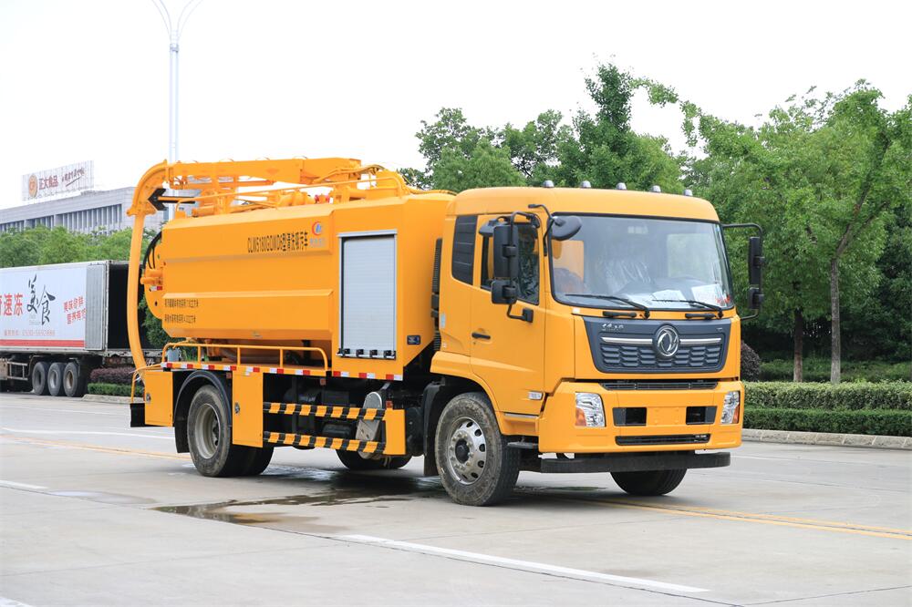15方清洗吸污車(chē)-東風(fēng)天錦15方10+5清洗吸污兩用車(chē)-方罐