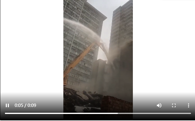 灑水車(chē)的電子水炮可以當(dāng)做消防車(chē)來(lái)用竟然達(dá)到了70米高度